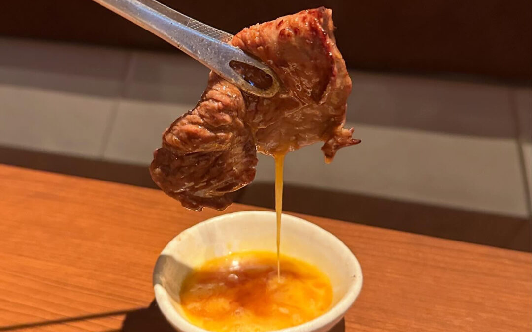 じゃんか特製の甘辛タレと生卵の相性は最高です！