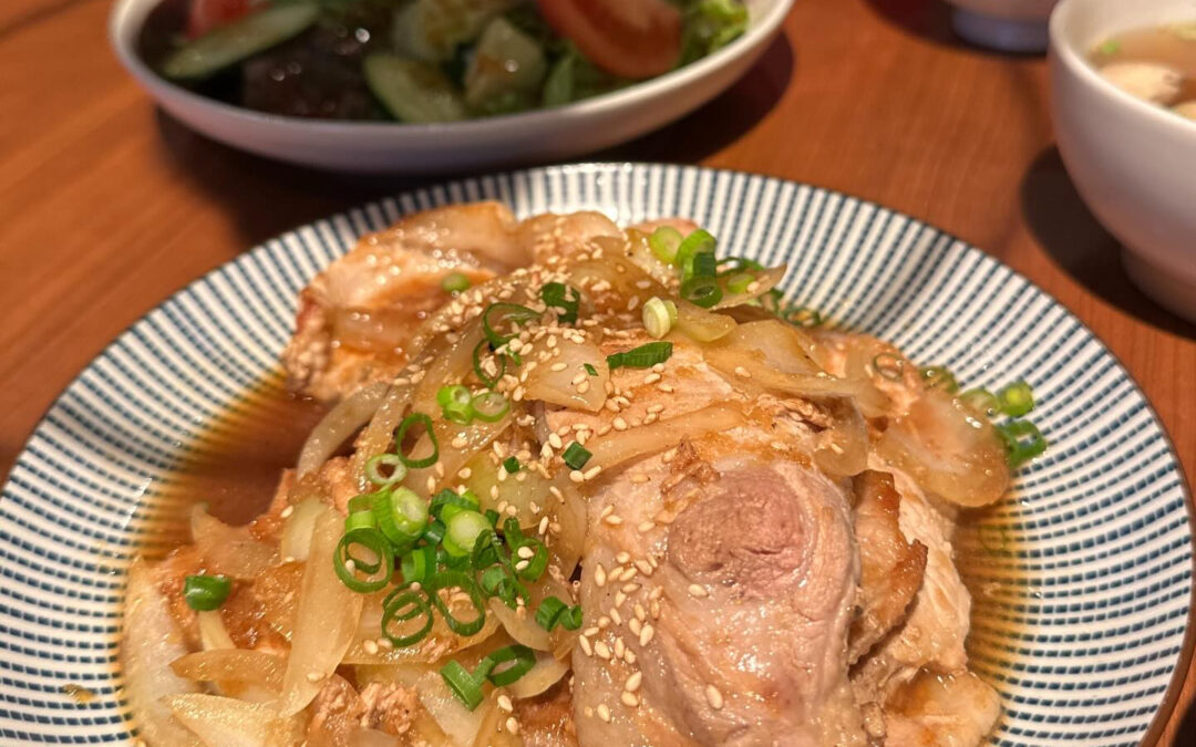 ランチ営業後の ふっくら焼いたロース肉と絡めてから